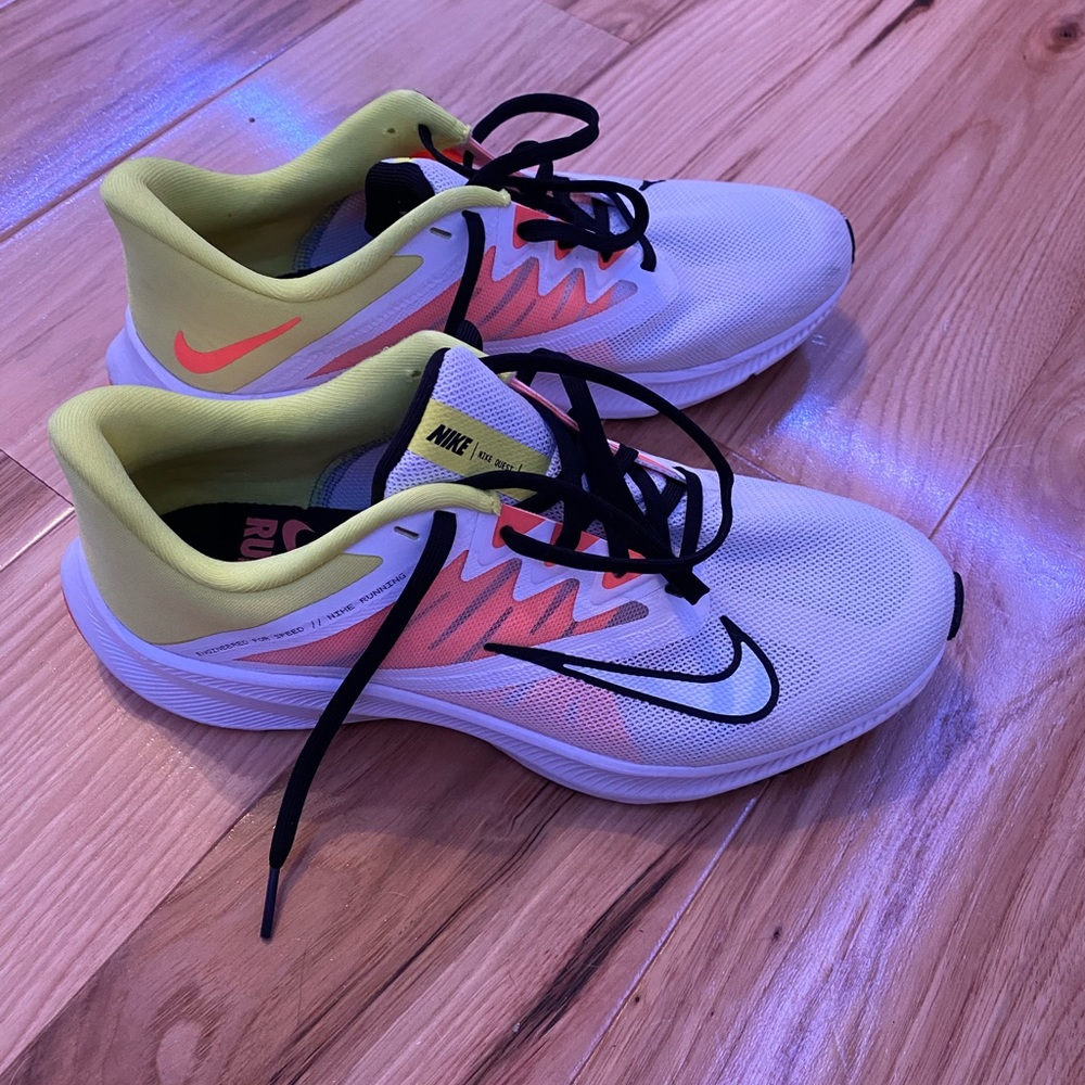 Womens Nike Quest Shoe